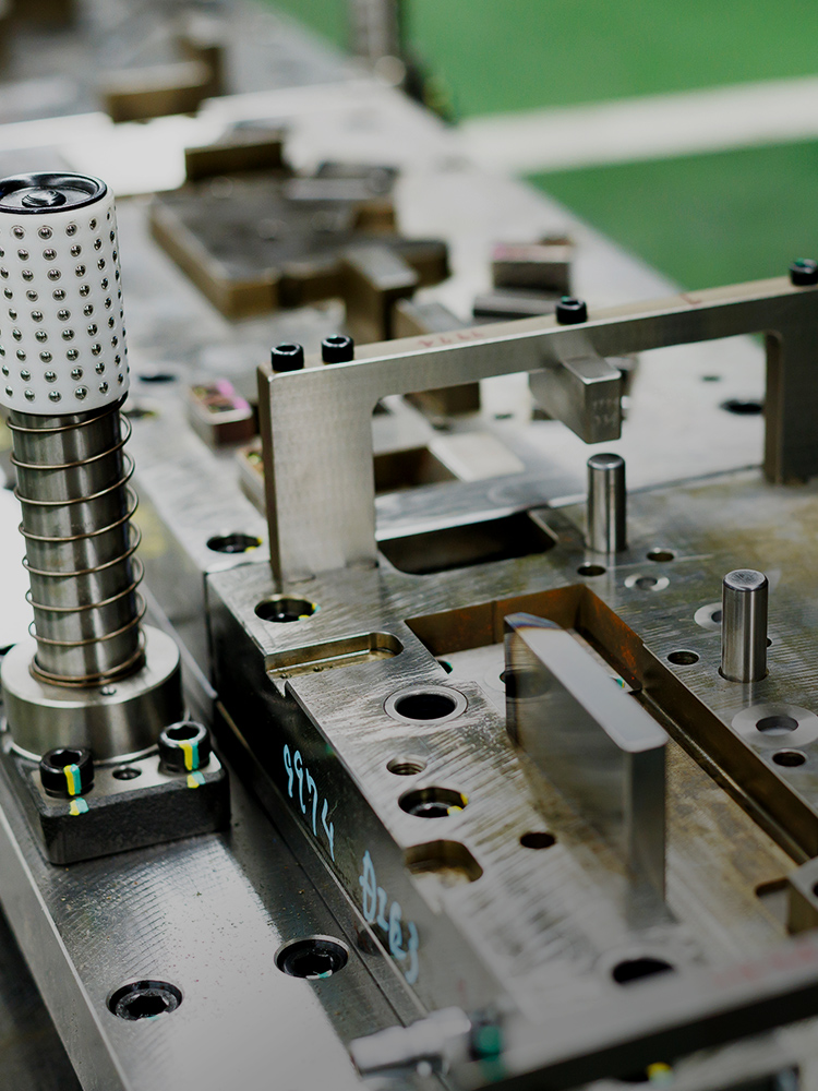 技術で創る 小さな部品 大きな未来